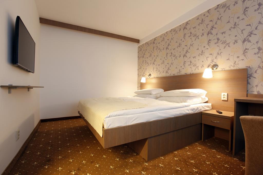 MÁJ Hotel Medical Wellness Piest'any Esterno foto